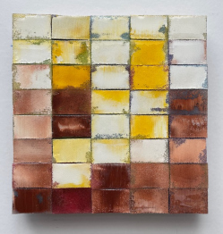 Fotografie eines Mosaiks von Fahar, crem, weiß, braun, kontrastreich, Bild ist quadratisch, Kunst kaufen